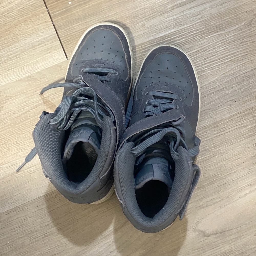 Air Jordan grey
